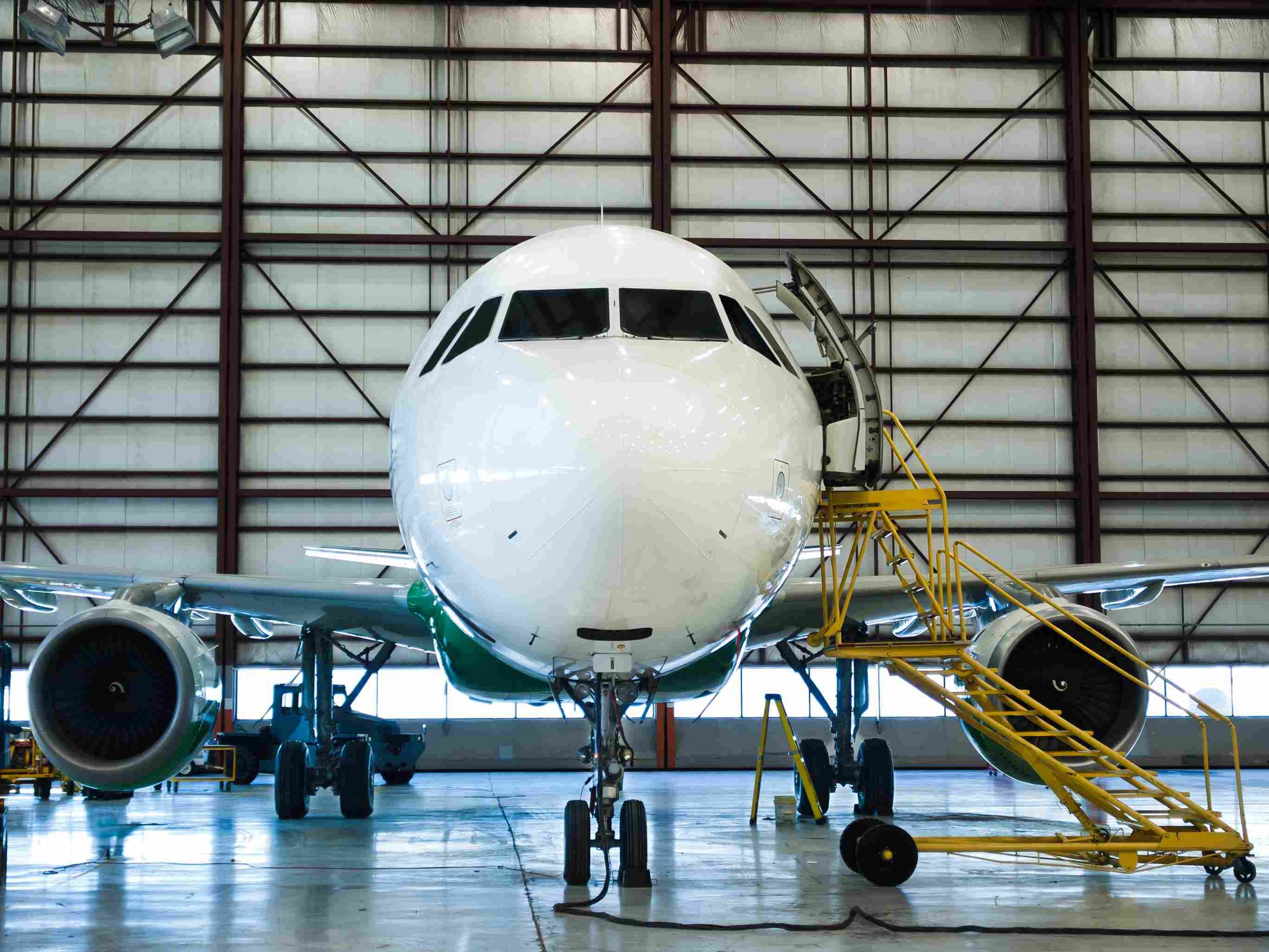 ¿Qué servicios ofrece una empresa especializada en infraestructuras aeronáuticas?